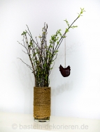 Selbst gemachte Vase zu Ostern