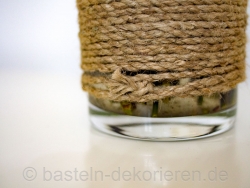 Vase mit Spagat umwickelt