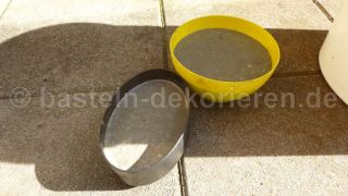Plastikschalen mit Beton