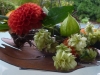 Herbstlich dekoriertes Blatt aus Metall