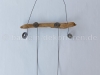 Der Wandschmuck bekommt nun noch 2 Drähte für die ReagenzglÃ¤ser. Die werden durch das Schwemmholz gefÃ¼hrt und mit Drahtspiralen befestigt.
