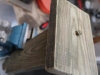 Holzständer und Holzkerze zusammenschrauben