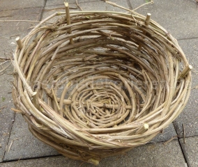 Korb aus Naturmaterialien