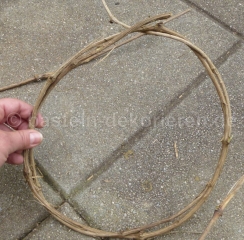 Bastelanleitung für einen Kranz aus Lianen