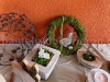 Osterdeko aus Beton, Holz, Moos und Draht