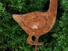 Rostige Gans als Gartenstecker