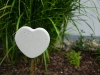 Gartenstecker in Herzform als Sommerdeko für den Garten.